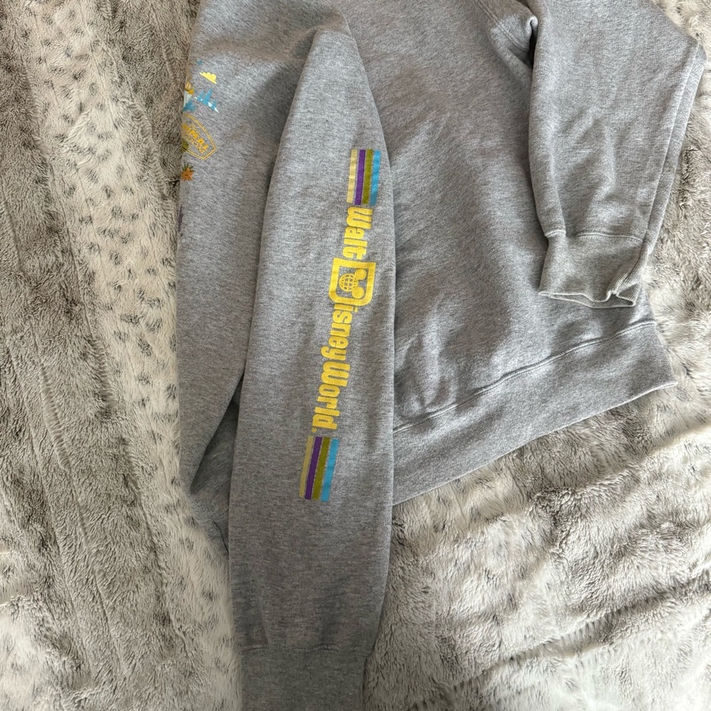 Vintage Disney Graphic Crewneck - Picture 4 of 5